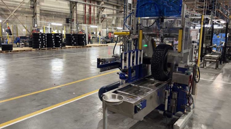 В России запустили серийное производство станков для ошиповки автошин